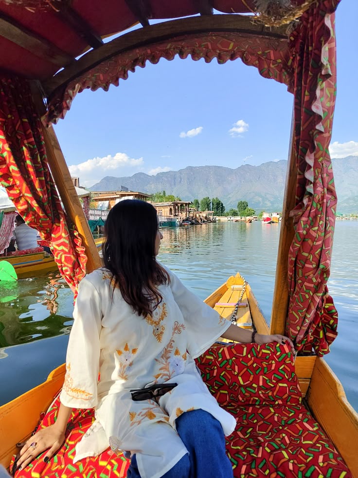 SRINAGAR 03 N + HOUSEBOAT 01 N TOUR PACKAGE image