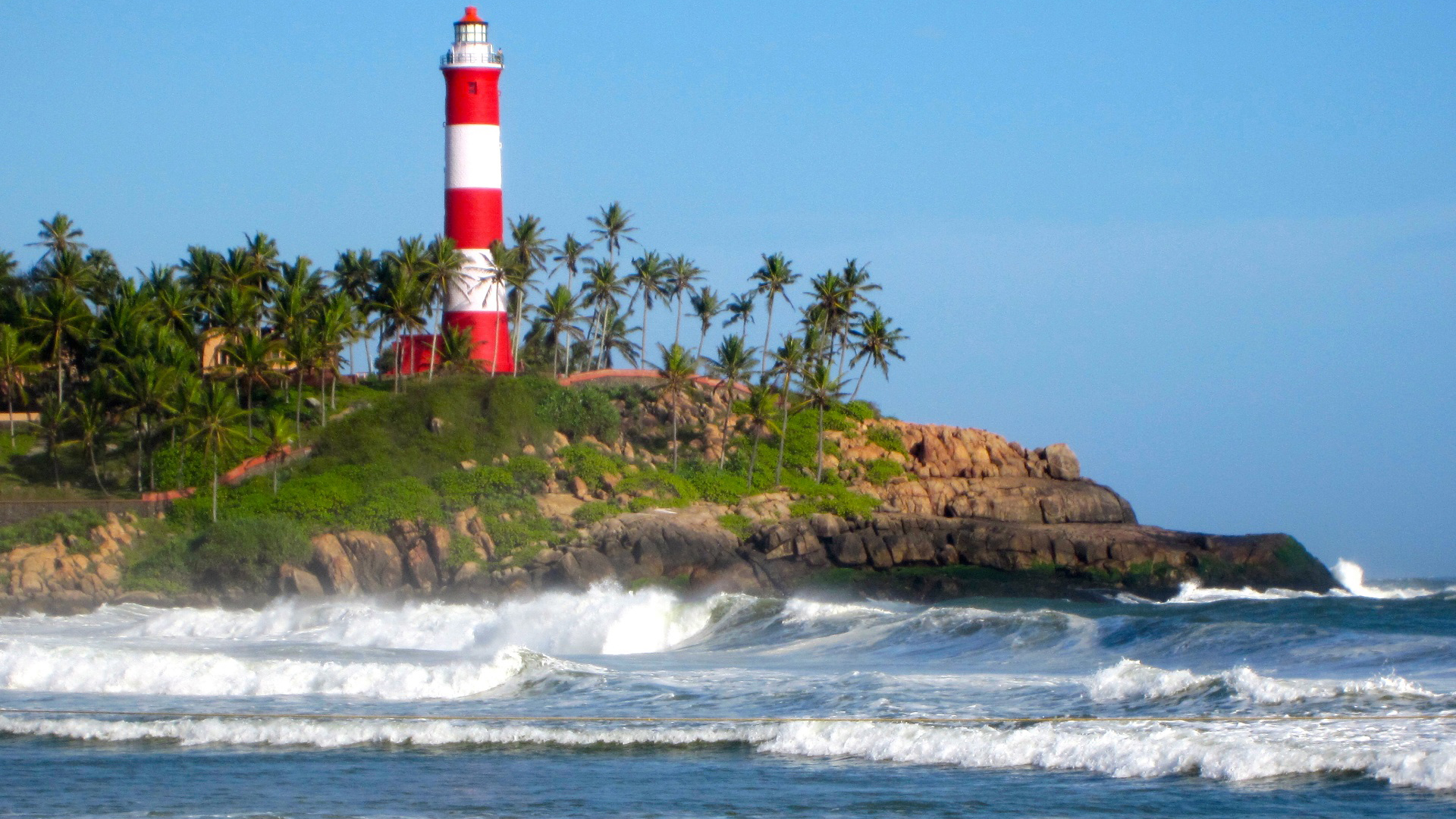 MUNNAR 02N + THEKKADY 01N + HOUSEBOAT 01N + KOVALAM 2N TOUR PACKAGE image