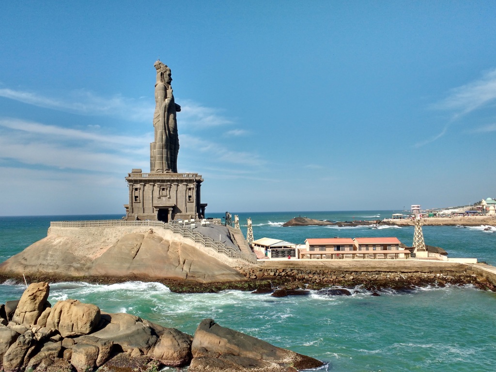 MUNNAR 02N + THEKKADY 01N + HOUSEBOAT 01N + KOVALAM 2N TOUR PACKAGE image